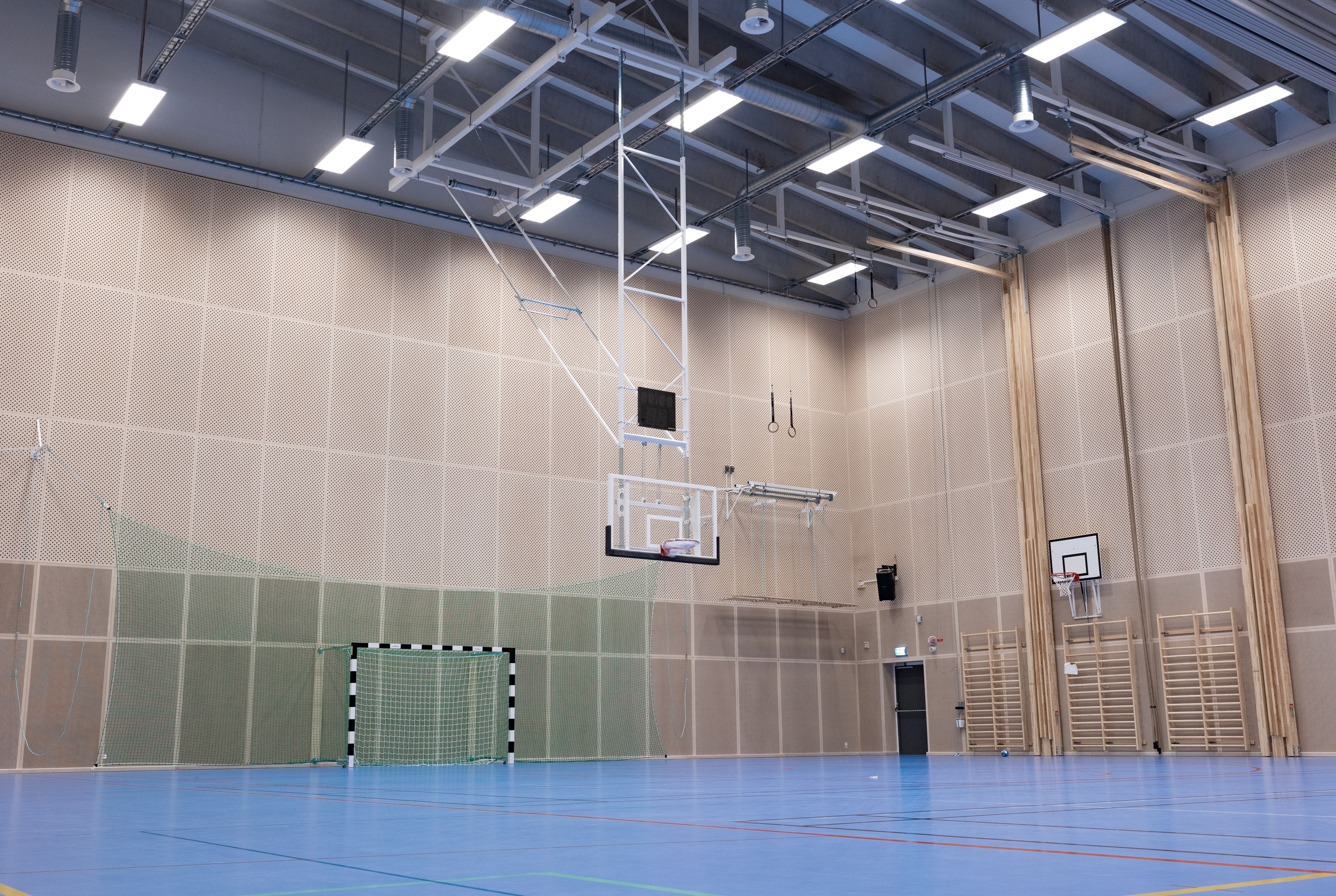 Idrottshall med 10 meters takhöjd i Skytteskolan