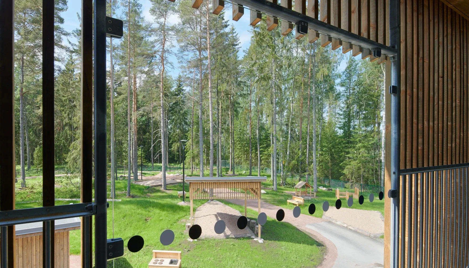 Skolgård med natur Annebergs förskola på Hammarö