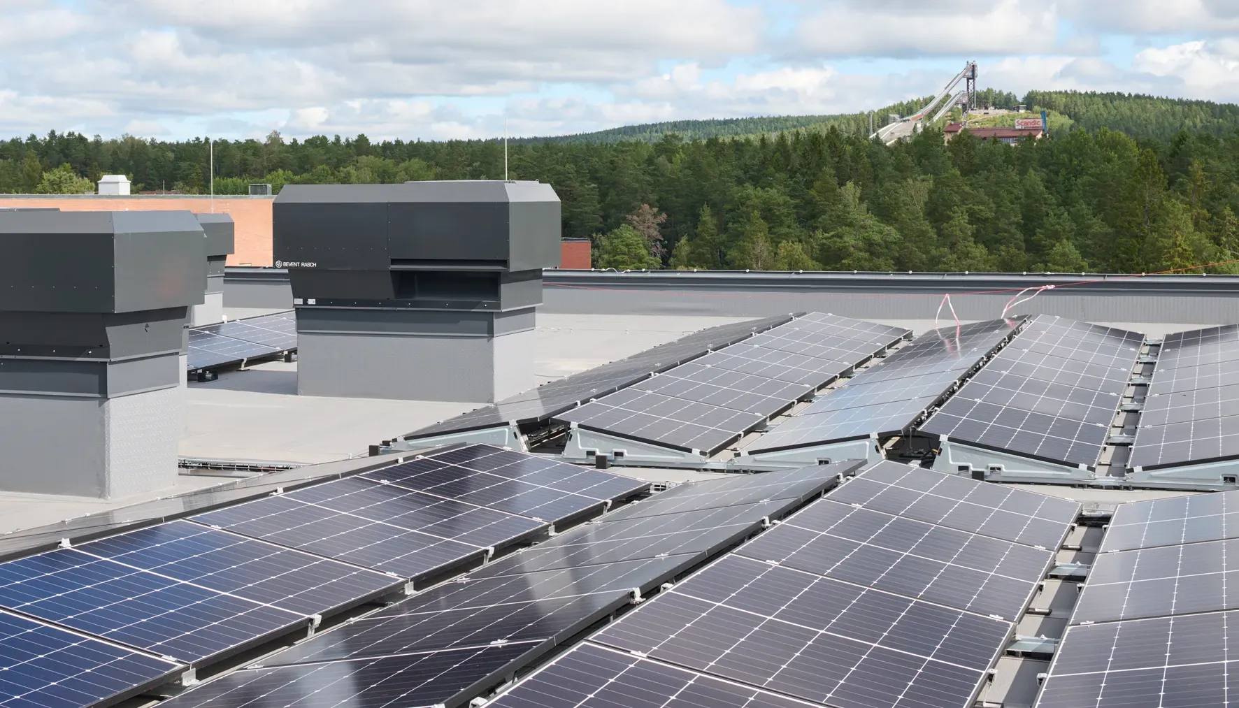 Solceller på taket vid Falu nya lasarett