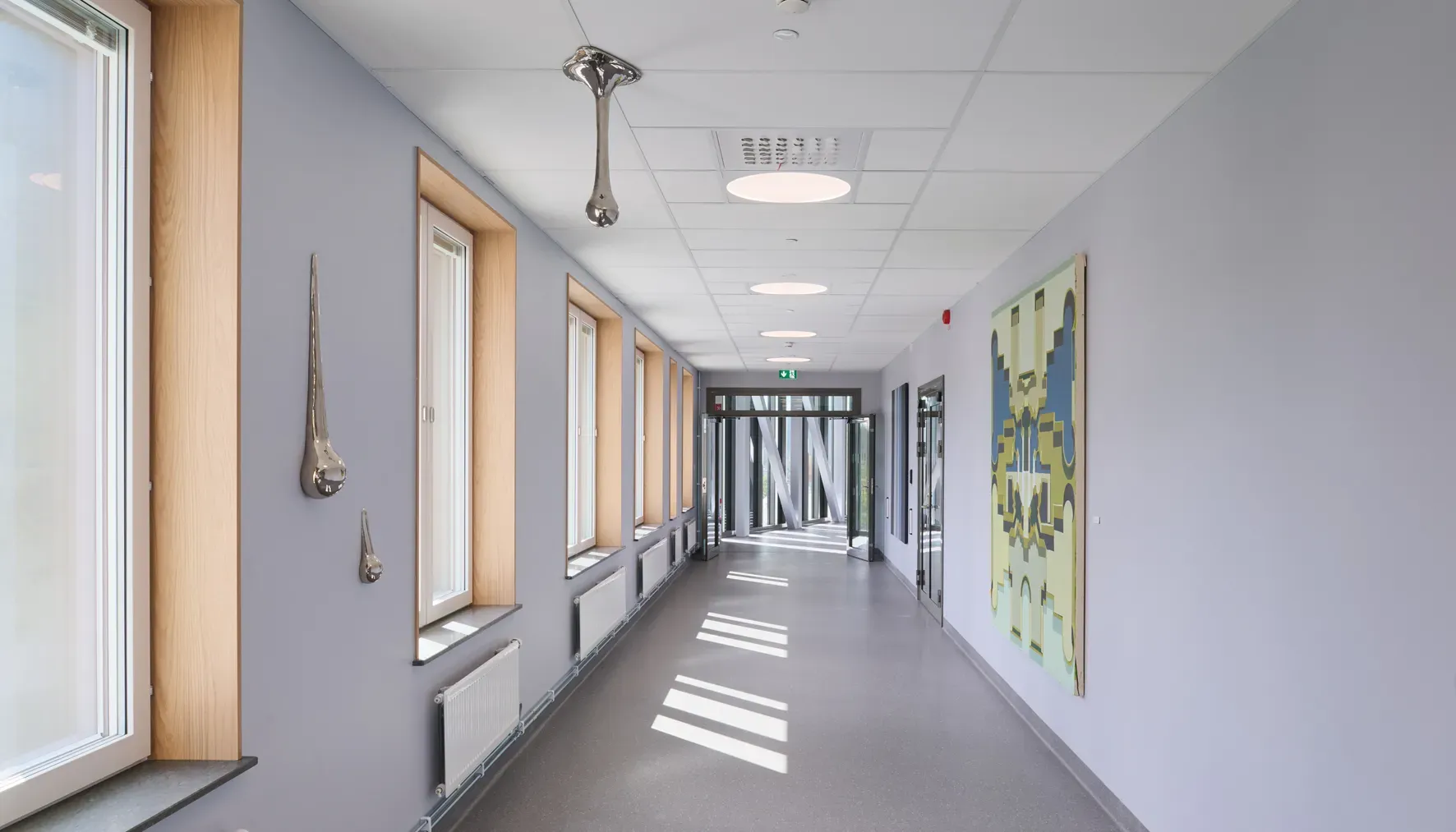 Korridor vid Falu nya lasarett IVA och röntgen som byggts i partnering