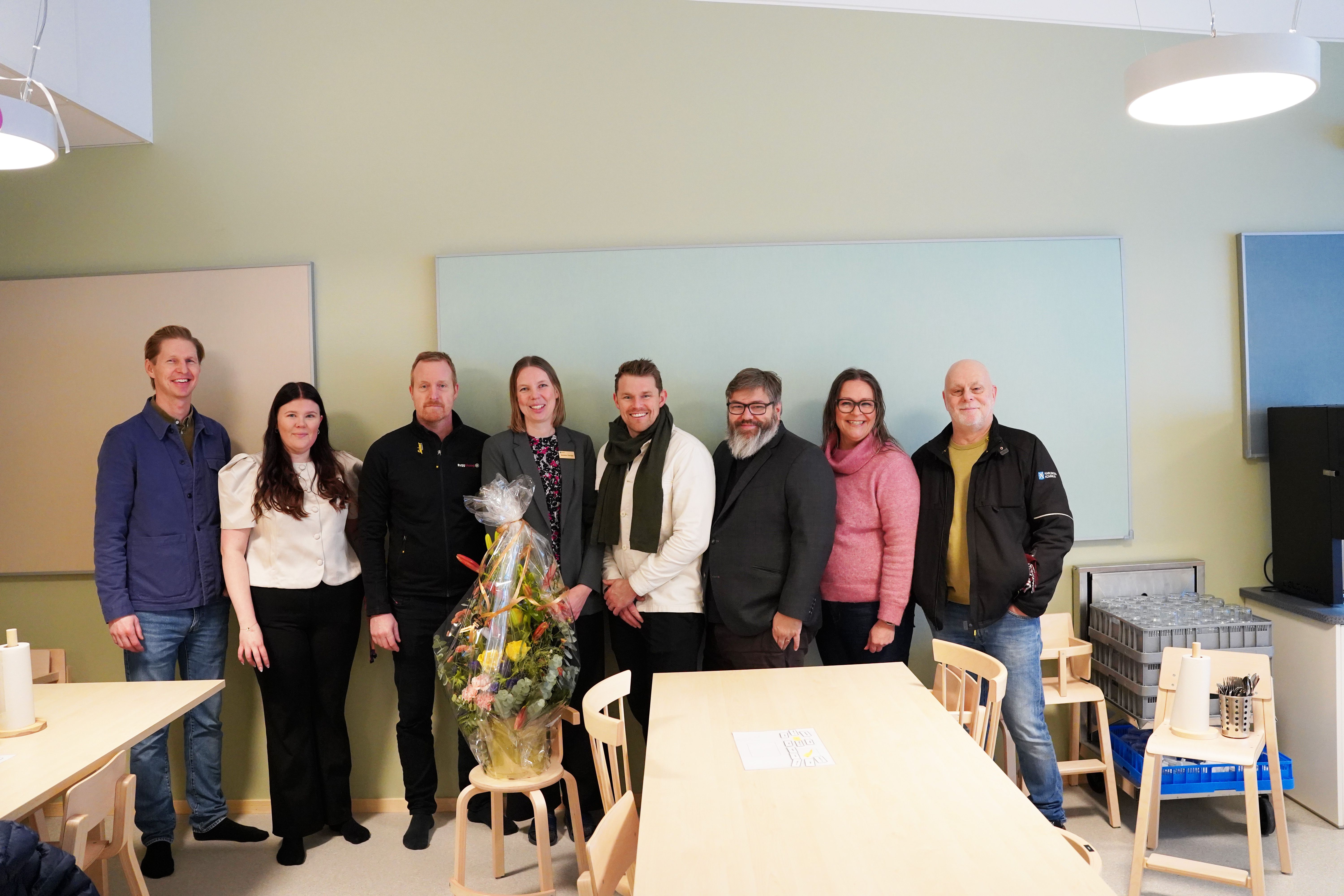 Projektgruppen och representanter från förskolan Skogsbaggen