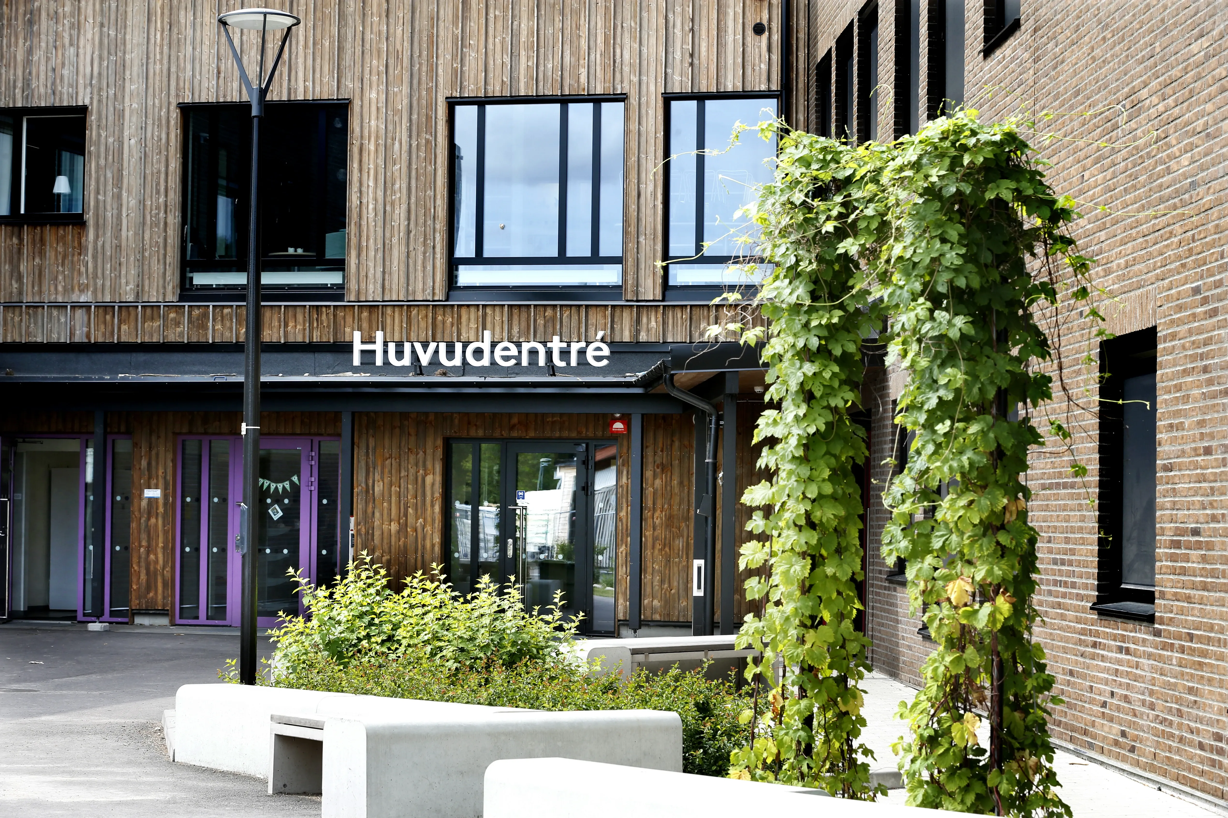 Huvudentré Hammarlundens F-6 skola